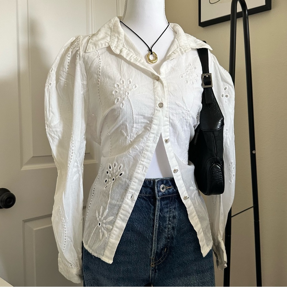 White Button up Shirt with Long Sleeves and Dress Shirt Collar